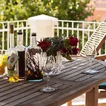Secret Garden Apartment By Irundo